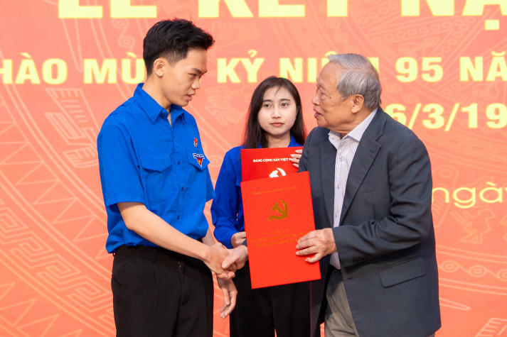 HUTECH tổng kết công tác xây dựng Đảng năm 2025 và triển khai nhiệm vụ năm 2026 116