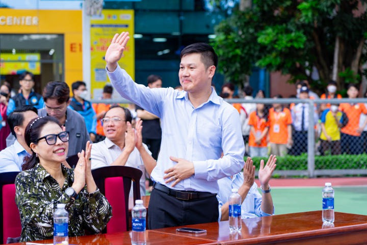 [Giải Thể thao Chào đón Tân sinh viên] Sôi nổi khai mạc và khởi tranh nội dung chạy Việt dã với hơn 1000 vận động viên 24