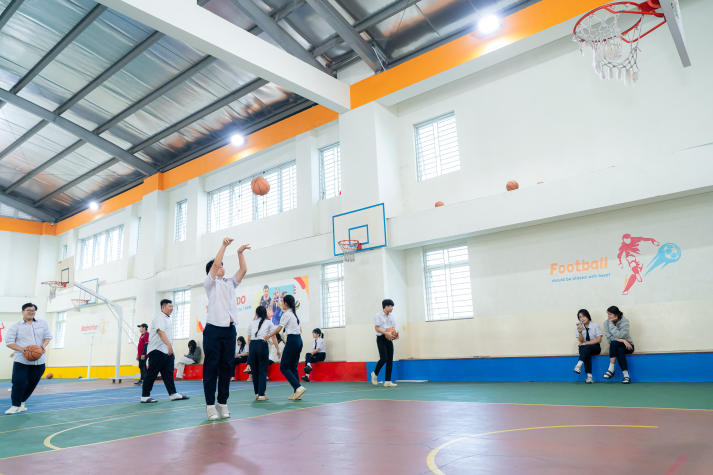 Học sinh THPT Vĩnh Cửu (Đồng Nai) trải nghiệm môi trường học tập tại HUTECH 49