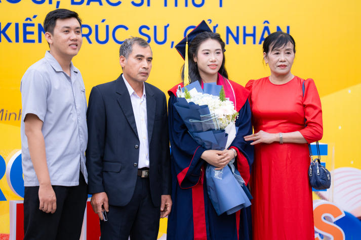 HUTECH vinh danh những gương mặt xuất sắc trong học tập và rèn luyện tại Lễ trao bằng tốt nghiệp 106