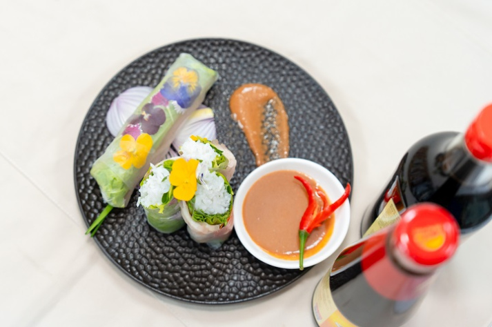 Bếp trưởng 5 sao đứng lớp, sinh viên Quản trị nhà hàng học nghề từ căn bếp thật 36