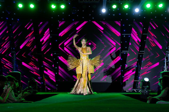 Sinh viên Quản trị sự kiện HUTECH mang sắc phục Việt lên sân khấu Fashion Show đầu tay 58