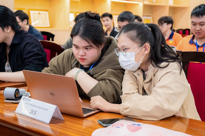 Sôi nổi Procon HUTECH 2025: Khi sinh viên IT bước vào cuộc đua lập trình 34