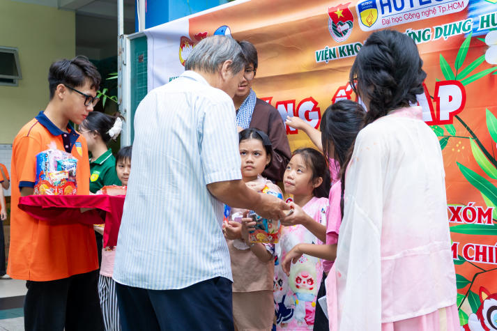 Lan tỏa mùa Trung thu ấm áp cùng Viện Khoa học Ứng dụng 39