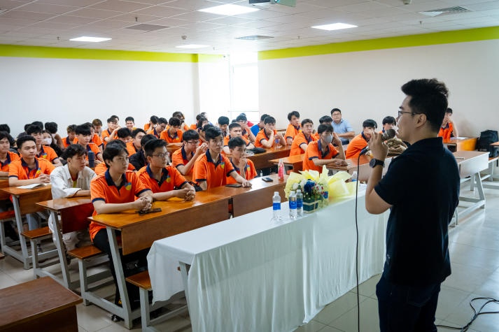 Nâng cao kiến thức về khởi nghiệp và đổi mới sáng tạo cùng sinh viên VJIT tại chuỗi seminar HUTECH Innovatalk 2024 65