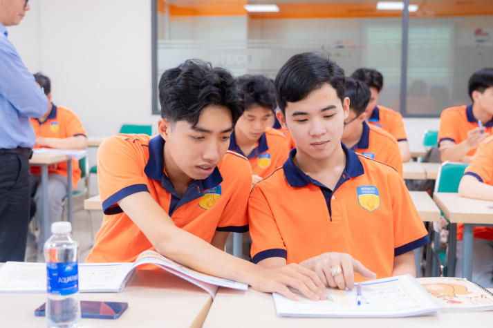 [Video] Sinh viên HUTECH học cách làm chủ tài chính từ chuyên gia trong dự án "Hanwha Life Finance Mentor" 67