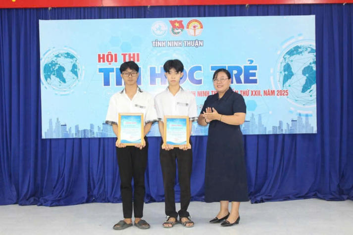 Gương mặt tân sinh viên Đạt Minh Tuấn: Từ những dòng code đầu tiên đến hành trình theo đuổi đam mê tại HUTECH 29