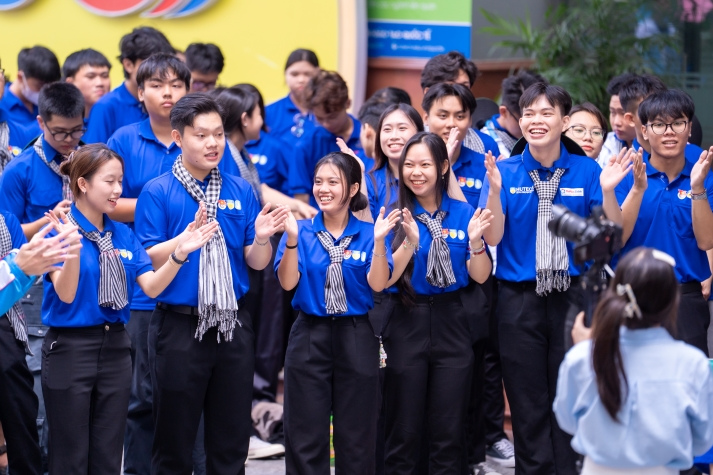 Mùa hè xanh HUTECH 2025: Bước chân tình nguyện, lan tỏa niềm tin 20