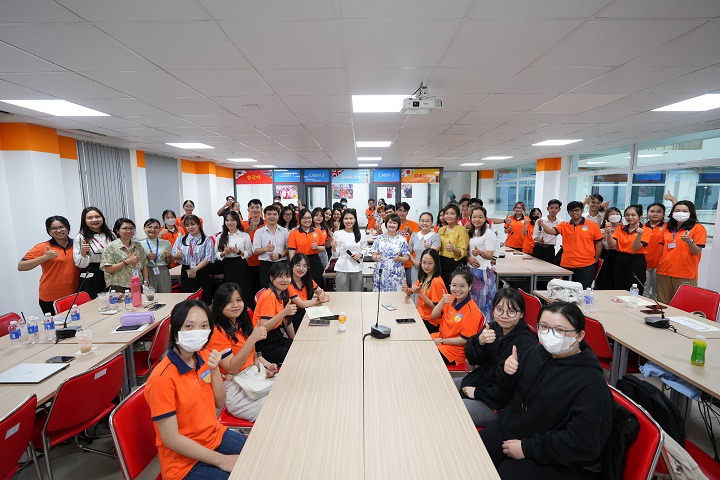 Khoa Nhật Bản học HUTECH tổng kết và phát động phong trào Nghiên cứu khoa học năm học 2023-2024 119