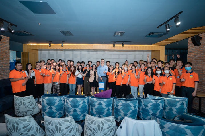 Sinh viên Hệ thống thông tin quản lý tham quan Công ty KPMG Việt Nam 105