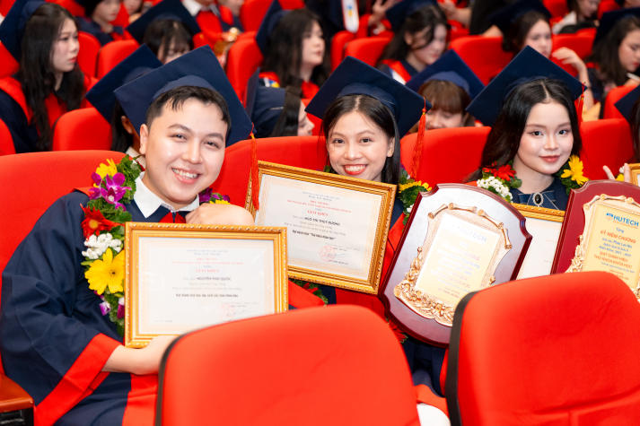 Khép lại hành trình giảng đường, mở ra hành trình trách nhiệm: HUTECH trao bằng tốt nghiệp cho các tân khoa 66