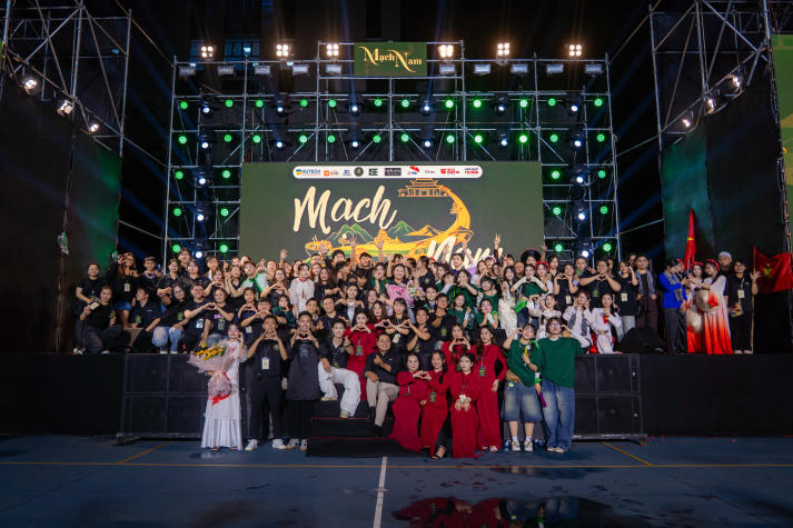 Sinh viên HUTECH thắp sáng niềm tự hào Việt qua chuỗi đồ án nghệ thuật hoành tráng 87