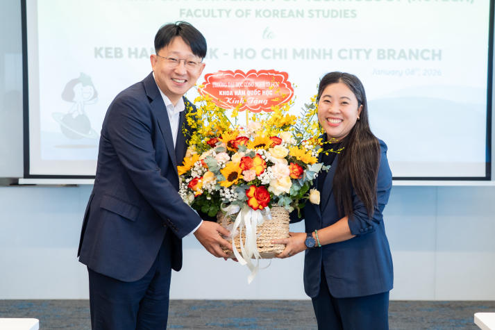 Sinh viên Khoa Hàn Quốc học HUTECH học gì tại Ngân hàng KEB Hana? 71