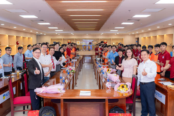 [Video] Sinh viên Viện Kỹ thuật đón đầu công nghệ trạm sạc xe điện và lưu trữ năng lượng BESS 85