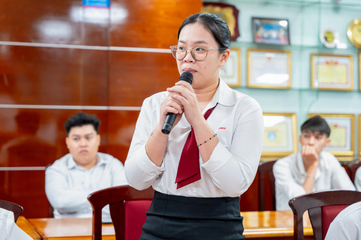 Trang bị kỹ năng làm việc trong môi trường VUCAH và đa văn hóa cho sinh viên HUTECH 64