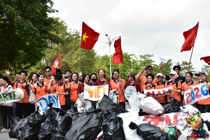 Students of the Faculty of Chinese Studies promote green living at Earth Day Vietnam 2026 11