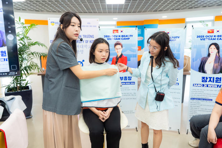 [Video] Sinh viên Viện Khoa học Ứng dụng khám phá bí mật chuẩn K-Beauty cùng chuyên gia Hàn Quốc 64