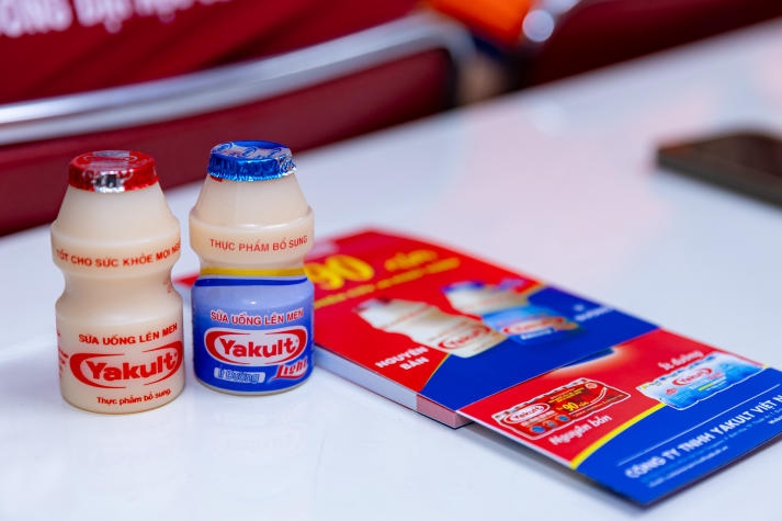 Sinh viên Viện Kỹ thuật tiếp cận quy trình sản xuất và công nghệ vi sinh tại Nhà máy Yakult Việt Nam 27