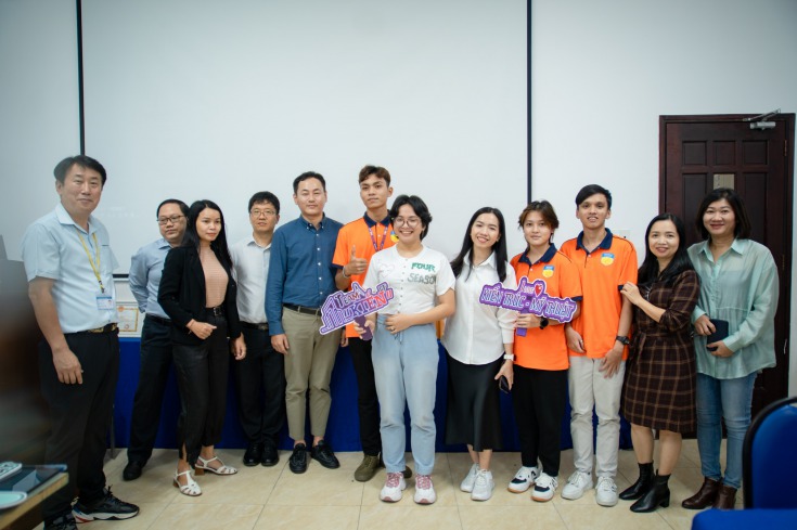 Các bạn sinh viên còn được tham gia workshop “Sáng tạo cùng phụ liệu Four Seasons Vina” HUTECH 2