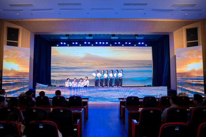 Sinh viên HUTECH thắp sáng niềm tự hào Việt qua chuỗi đồ án nghệ thuật hoành tráng 243