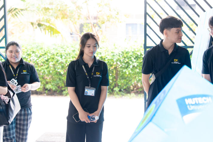 Sinh viên Quản trị sự kiện “đột nhập” hậu trường sản xuất tại Công ty TNHH TM&DV V-94 57