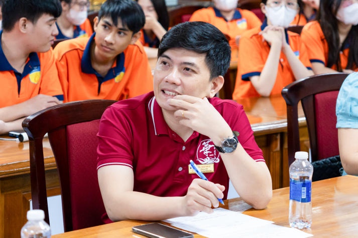 Gay cấn với từng trận tranh tài trong cuộc thi học thuật “Tìm hiểu văn hóa Trung Hoa” của Khoa Trung Quốc học HUTECH 67