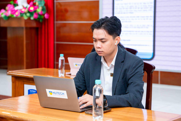 Sinh viên HUTECH săn việc làm hè tại tại HUTECH Summer Job Fair 2025 38