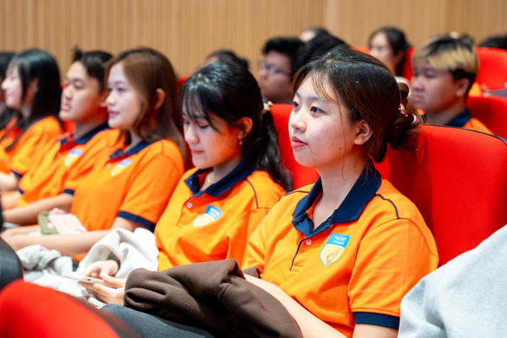 Sinh viên Khoa Quản trị kinh doanh “giải mã” thị trường lao động cùng các chuyên gia hàng đầu 90
