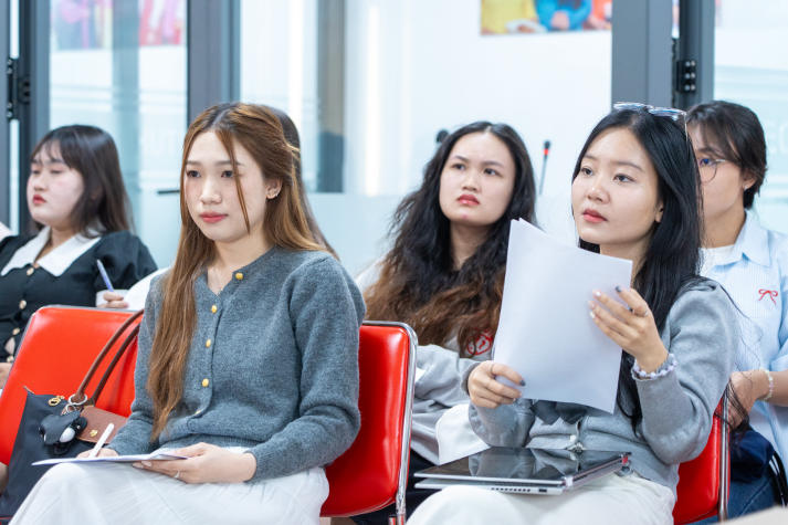 Sinh viên Khoa Hàn Quốc học tham gia tranh tài, rèn luyện kỹ năng tại cuộc thi phiên dịch 71