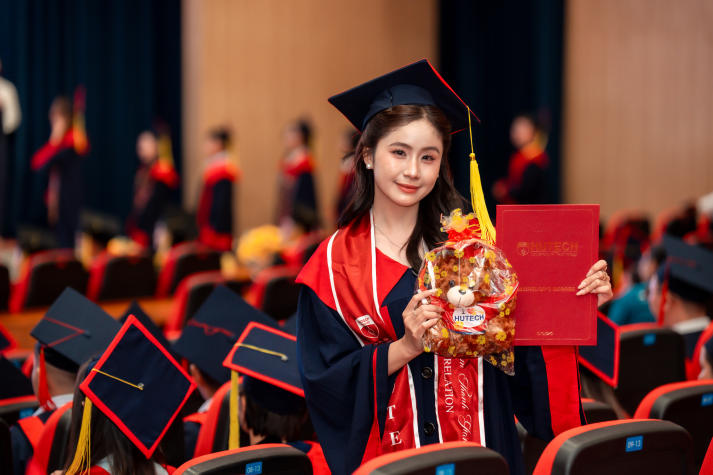 Tân cử nhân HUTECH vững vàng hành trang, rộng mở hành trình mới 51
