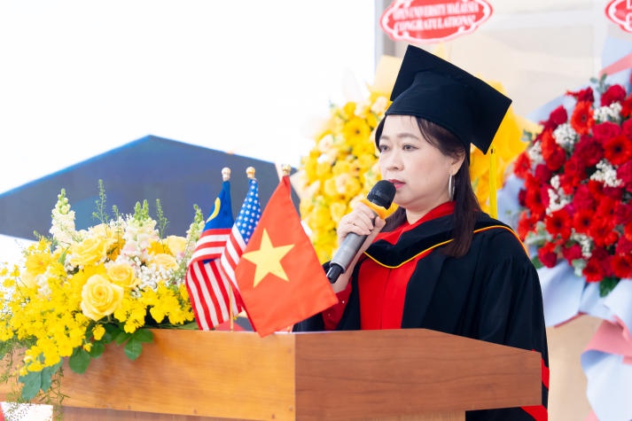 [Video] Over 400 HUTECH Masters and Bachelors of International and Transnational programs excitedly attend their graduation ceremony 61