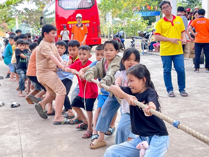 “Xuân biên giới 2025”: Mang mùa xuân yêu thương đến với người dân tại tỉnh Bình Phước 47