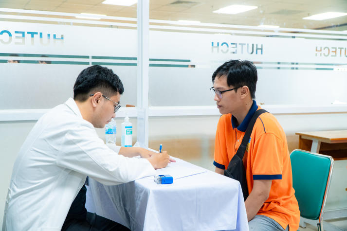 HUTECH tổ chức khám sức khỏe miễn phí dành cho sinh viên toàn trường 90