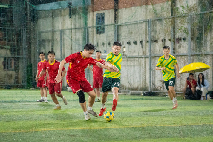 [Hội thao CB-GV-NV HUTECH 2025]: Rực lửa với những cuộc rượt đuổi tỷ số bộ môn Bóng đá nam 117