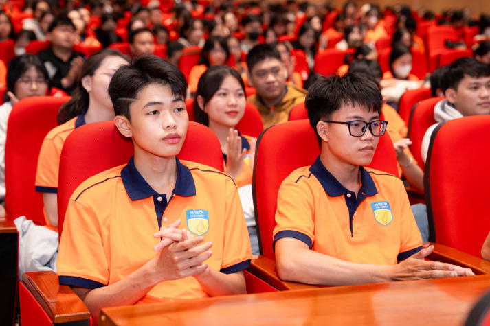 “Đồng hành cùng sinh viên” - Hành trình kết nối thế hệ và lan tỏa tư duy tài chính tích cực 56