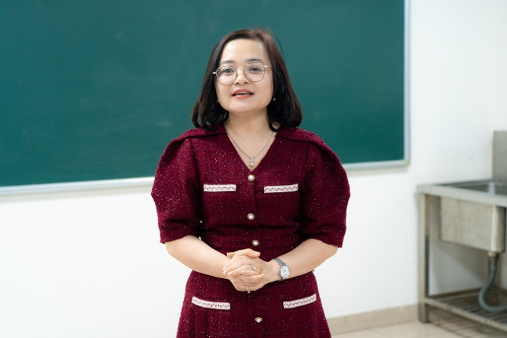 Sắc son từ lớp học: Sinh viên Viện Khoa học Ứng dụng HUTECH thực hành chế tạo mỹ phẩm 13