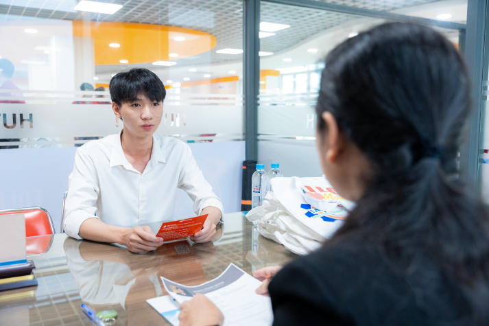 Sinh viên Viện Kỹ thuật tham gia phỏng vấn cùng doanh nghiệp ngay tại HUTECH 69