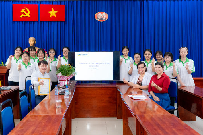 Viện Khoa học Ứng dụng HUTECH lan tỏa kiến thức an toàn thực phẩm tại Trường THPT Dương Văn Thì 60