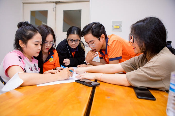 Sinh viên Khoa Khoa học Xã hội và Quan hệ Công chúng thể hiện tài năng qua cuộc thi học thuật “GenZ thông thái” 51