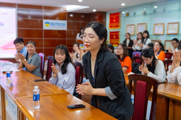 Khoa Hàn Quốc học vinh danh nhiều sinh viên tiêu biểu và tổ chức buổi giao lưu cùng cựu sinh viên 39