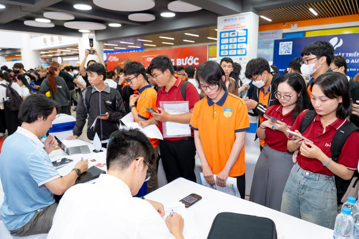 [Video] Cùng chuyên gia “mở khóa” kỹ năng phỏng vấn, sinh viên HUTECH tự tin chinh phục nhà tuyển dụng 102