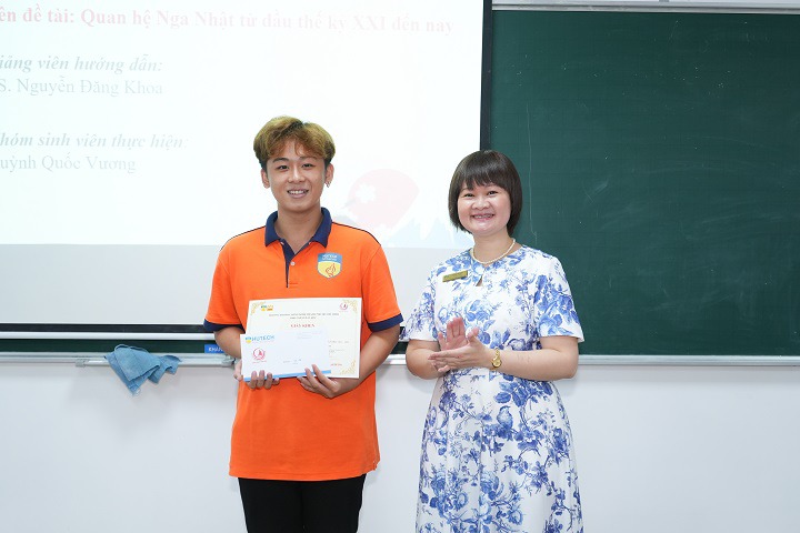 Khoa Nhật Bản học HUTECH tổng kết và phát động phong trào Nghiên cứu khoa học năm học 2023-2024 47