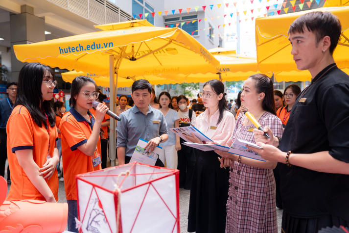 “Trung thu Hội nhập - Sắc màu đa văn hóa” tại HUTECH: Gắn kết sinh viên, lan tỏa giá trị văn hóa 152