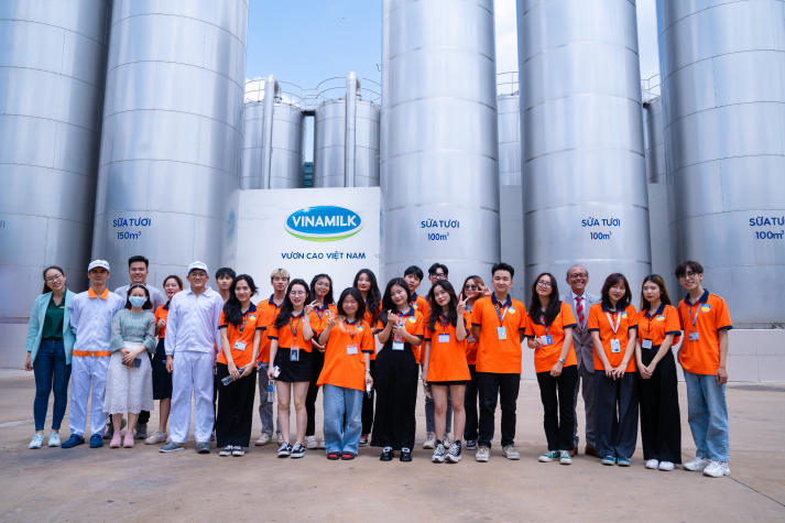 [Hướng nghiệp 2026] Tốt nghiệp Logistics làm gì? Bản đồ nghề nghiệp trải dài từ cảng biển, kho vận đến thương mại điện tử 45