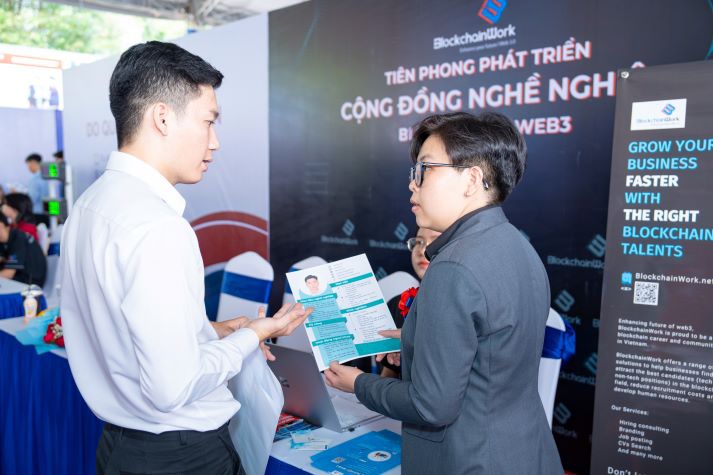 [Video] Sinh viên “khoe” hơn 200 đồ án tốt nghiệp ấn tượng trước doanh nghiệp tại HUTECH TECHSHOW 2024 123