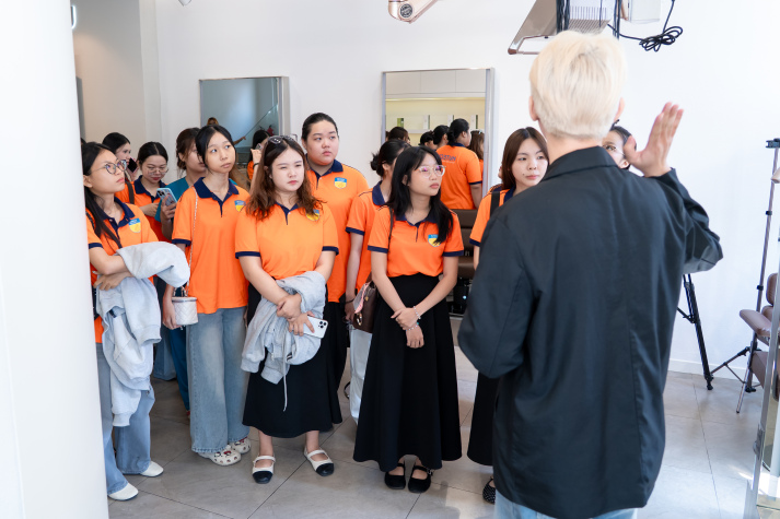 Sinh viên Công nghệ thẩm mỹ khám phá hệ sinh thái nghề tóc tại HAEU Salon 33