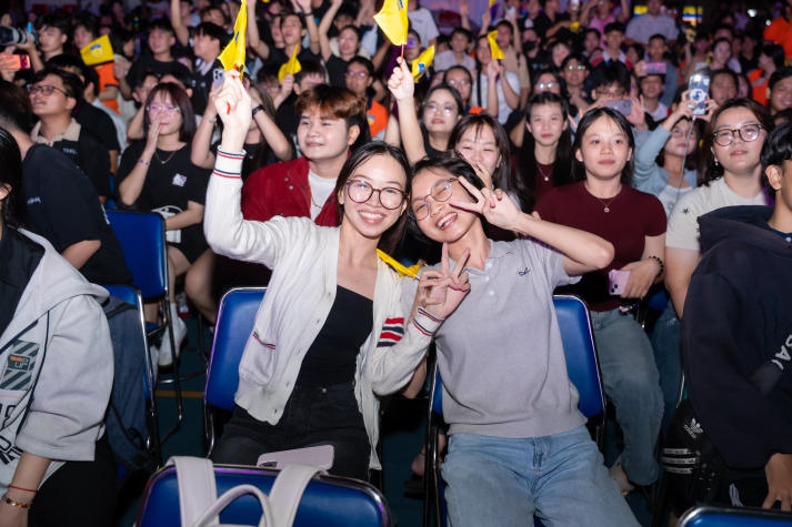[Video] Đêm Gala Chào đón tân sinh viên HUTECH: Khi ngọn lửa đam mê được truyền từ những người dám ước mơ 129