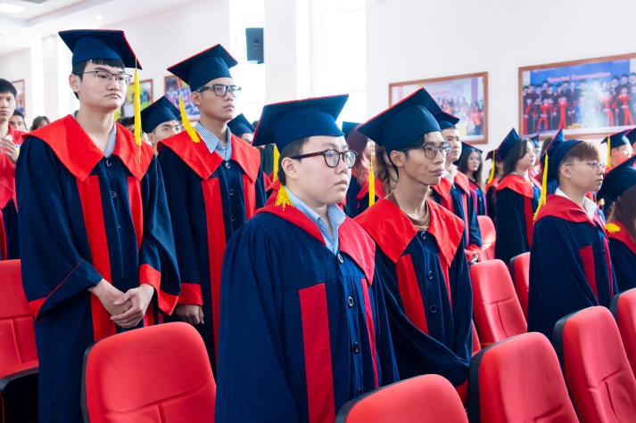 [Video] Over 400 HUTECH Masters and Bachelors of International and Transnational programs excitedly attend their graduation ceremony 31