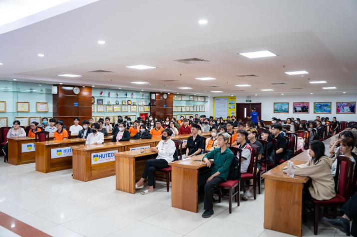 Talkshow “Muôn nẻo thiết kế đồ họa” tiếp lửa đam mê cho sinh viên HUTECH 61