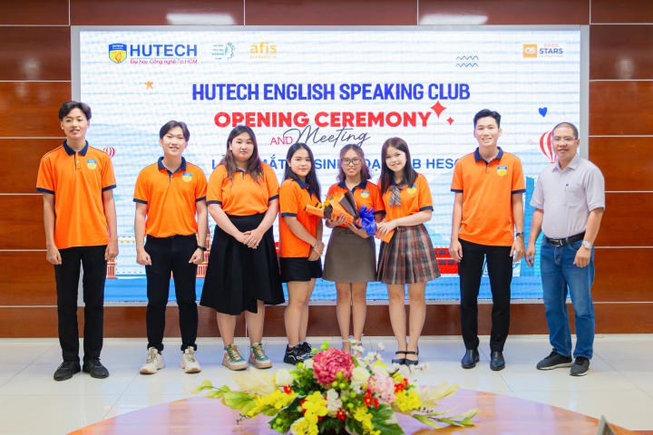 HUTECH chính thức ra mắt CLB nói tiếng Anh “HUTECH English Speaking Club” - HESC 122